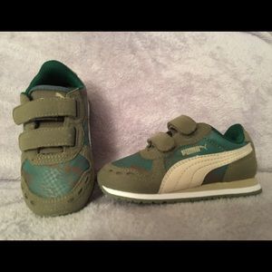 Green and Tan Puma's size 6