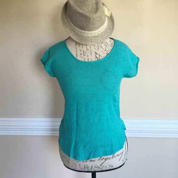 🌸5 for $25🌸Teal Top Gorgeous Detailed Back* - Picture 2 of 2