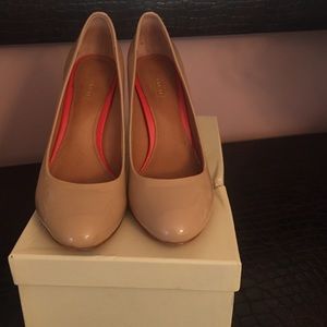 Coach nude cream patent leather pumps size 7