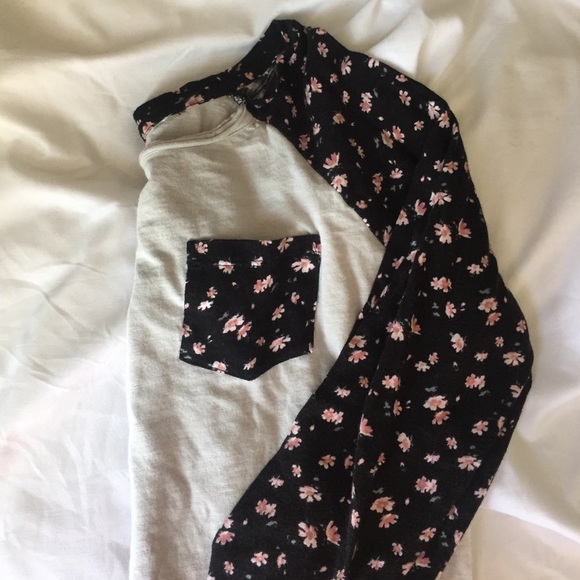 *SOLD* DO NOT PURCHASE Flower print baseball tee