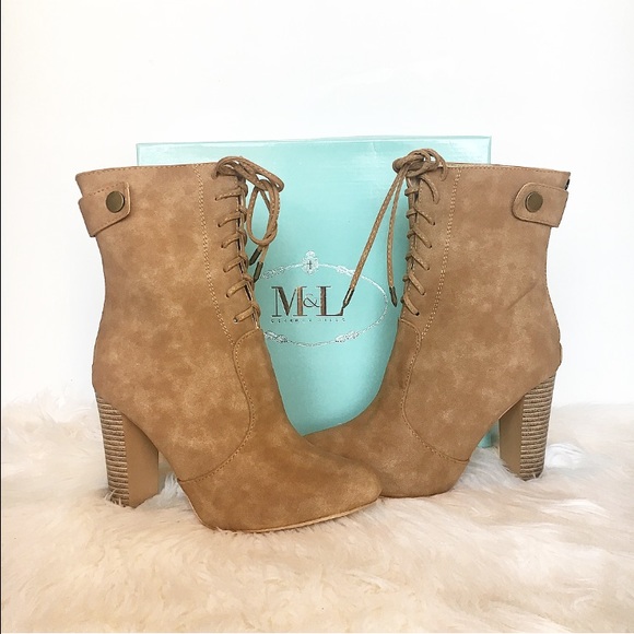 •LAST PAIR• Beige short boots💕 - Picture 2 of 4