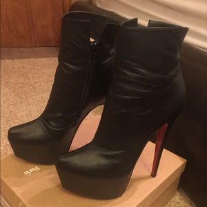 Authentic louboutin daf booty