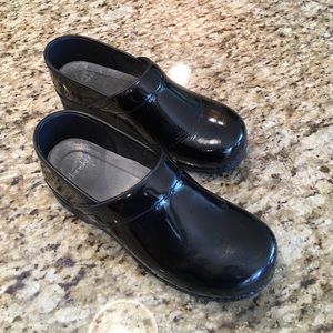 Patent Dansko clogs