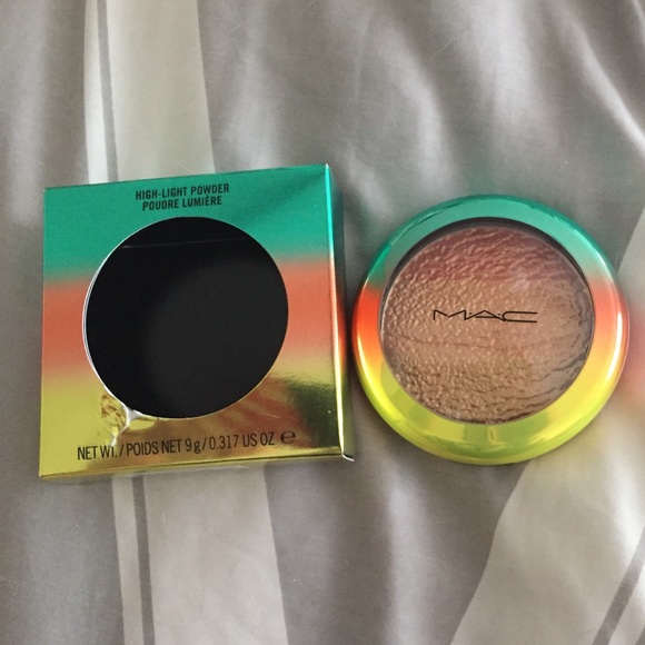 MAC Limited Edition Wash and Dry Highlight