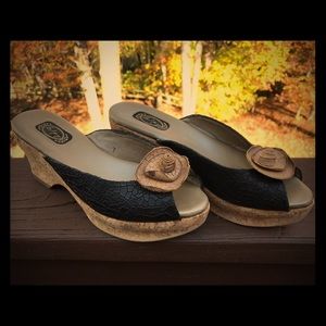 Salpy Lily Black Wedges