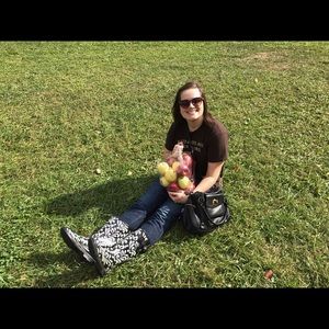 Meet your Posher, Kelly