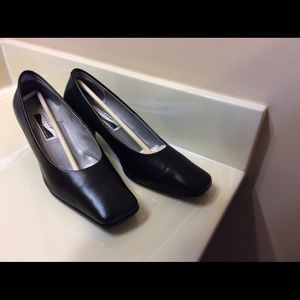 PRICE ⬇️ Black pumps