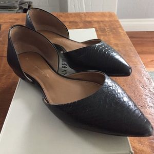 Size 5 Banana Republic Alani black flats.