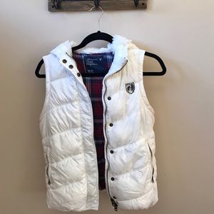 American Eagle White Puffer Vest