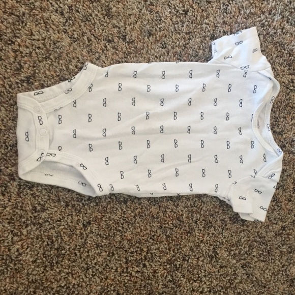 Carter's onesies - Picture 4 of 4