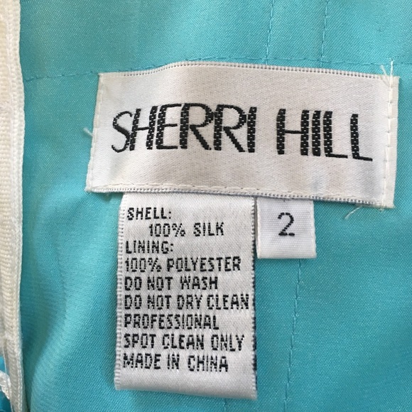 Host Pick 💕12/16/16 Sherri Hill Formal - Picture 2 of 4