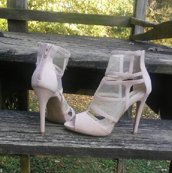 BEIGE HIGH HEELS