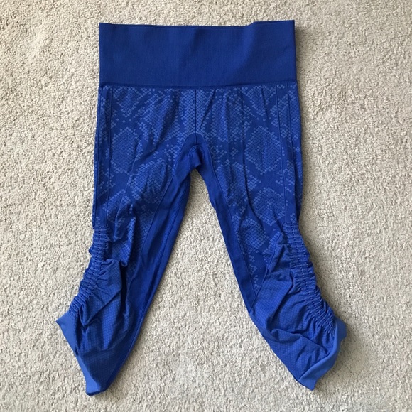 Lululemon In the Flow crops