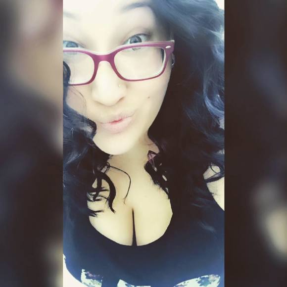 Meet your Posher, Valeria