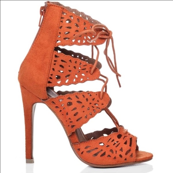 Heels - Picture 4 of 4