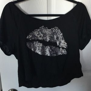 Express cropped baggy top with sequin lips