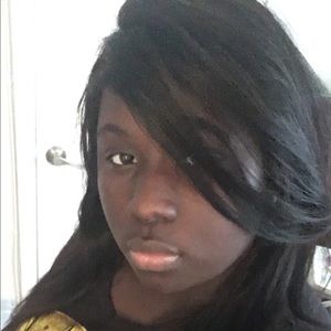 Meet your Posher, Dee dee