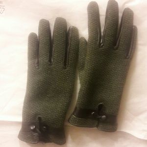Classic green gloves