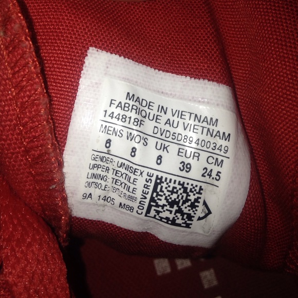 All red converse - Picture 4 of 4