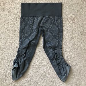 Lululemon In The Flow crops