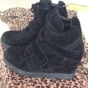 Limited edition black suede shoe by Ash
