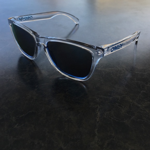 NWOT Unisex Oakley Frogskin - Picture 1 of 4