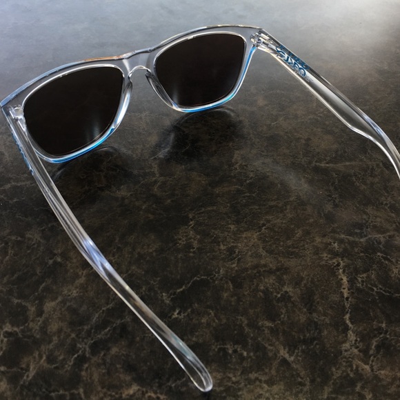 NWOT Unisex Oakley Frogskin - Picture 3 of 4