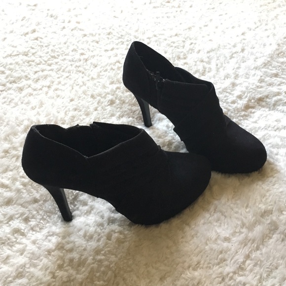 Heeled black booties