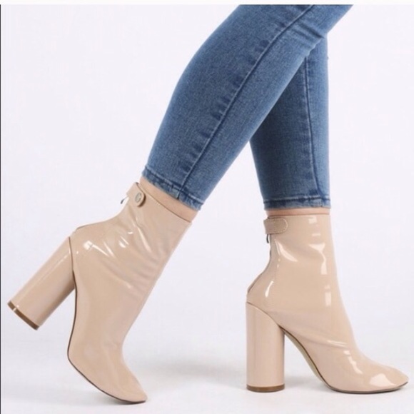 Public desire lia boot!