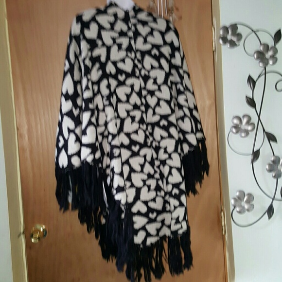 Betsey Johnson NWT artsy hearts ivory black shawl - Picture 3 of 4