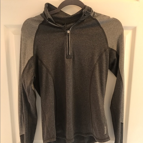 Fabulous Reebok long sleeve size small
