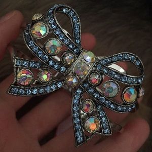 Betsey Johnson Crystal Bow Bracelet💙✨