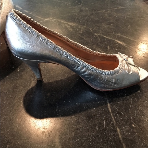 Arturo Chiang silver heels - Picture 2 of 3