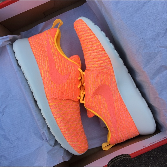 NWOB NIKE ROSHE FLYKNIT women's sizes - Picture 2 of 6
