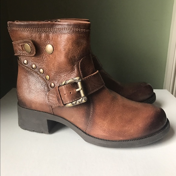 Earth brand brown/tan ankle boots
