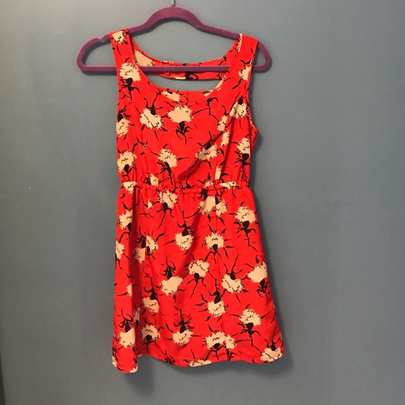 Same dress Kristen Wiig wore in Bridesmaids