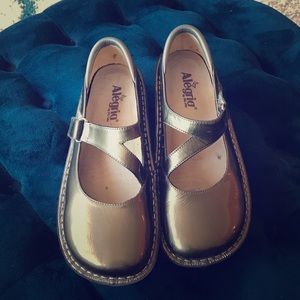 🎉final markdown🎉greenish-grey