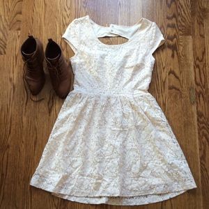 Off white/cream Lace Short Sleeved Dress