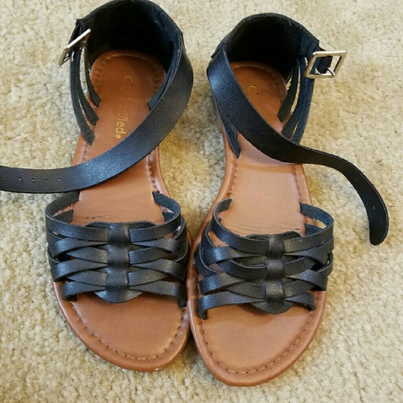 Black sandals!!