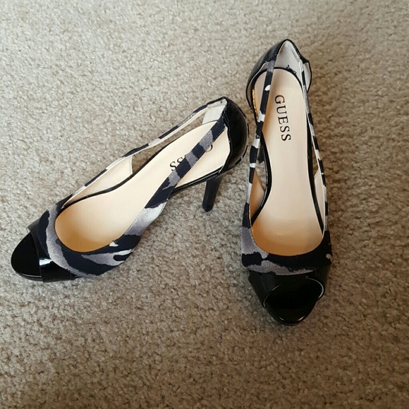 Like New GUESS High Heels - Picture 2 of 4