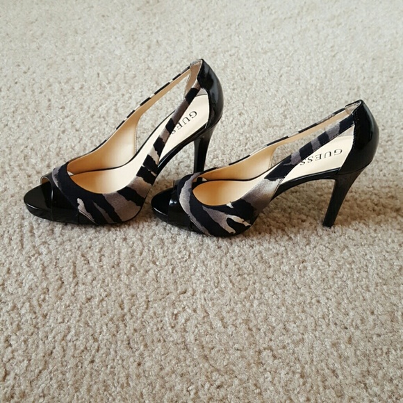 Like New GUESS High Heels - Picture 4 of 4