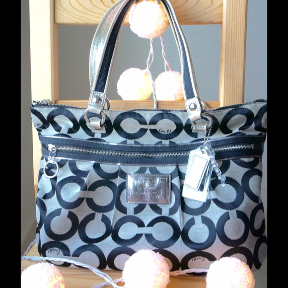 Coach huge capacity shoulder bag (great condition)