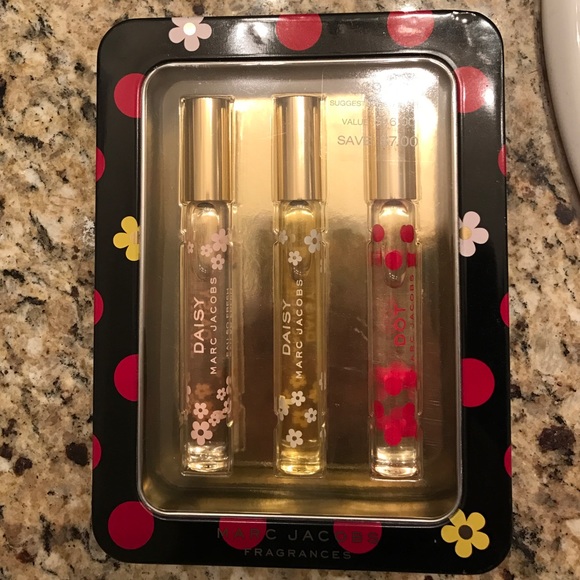 Marc Jacobs roll on perfume