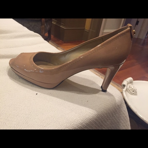 Stuart weitxman tan patent leather pumps!