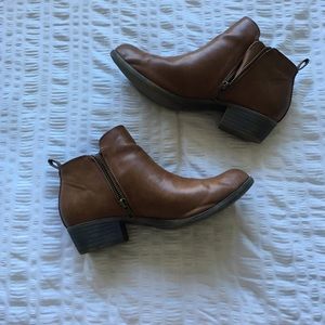 Dunes Brown ankle boots