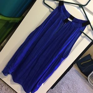 Jennifer Lopez blue flowy tank