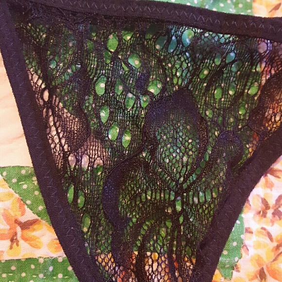 NWOT simple lace string thong - Picture 2 of 3