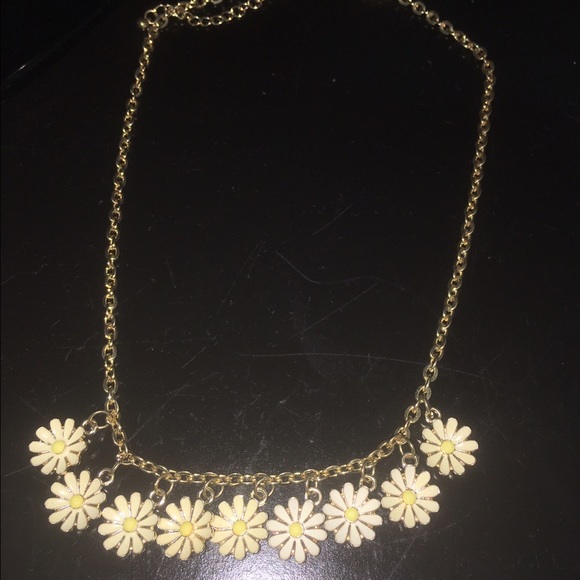 Gold, Daisy Necklace!