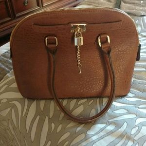 Aldo cognac colored handbag w long detachabl strap