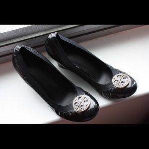 Tory Burch Caroline black patent wedges - size 11
